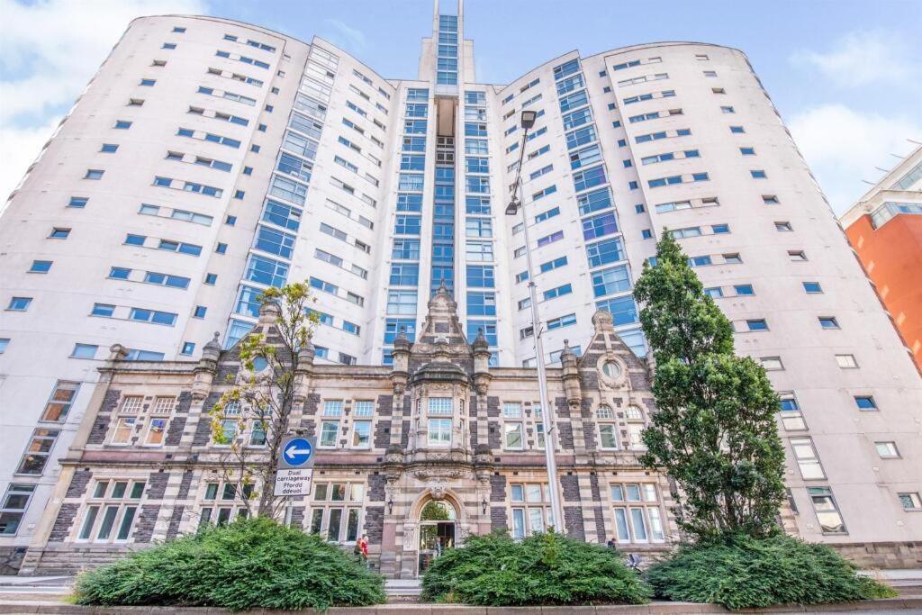The Skyline - Luxury City Centre Flat With Designated Parking Cardiff Eksteriør bilde